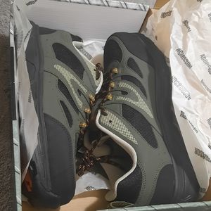 Brand new Aggressor safety steel toe shoes. Size 10.5. Color black/olive green.